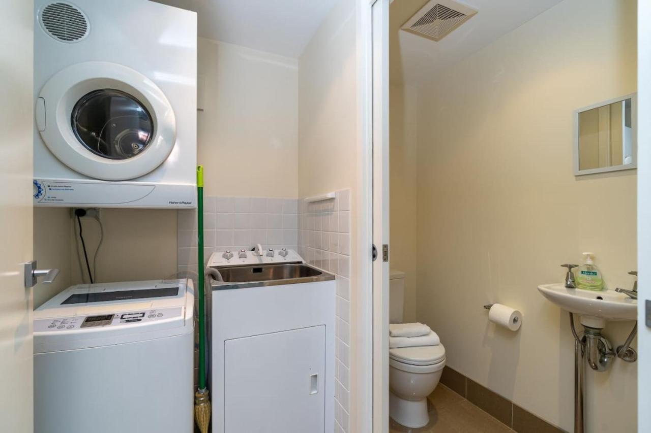 Absolutely Spacious Unit Between Anu And Apartment