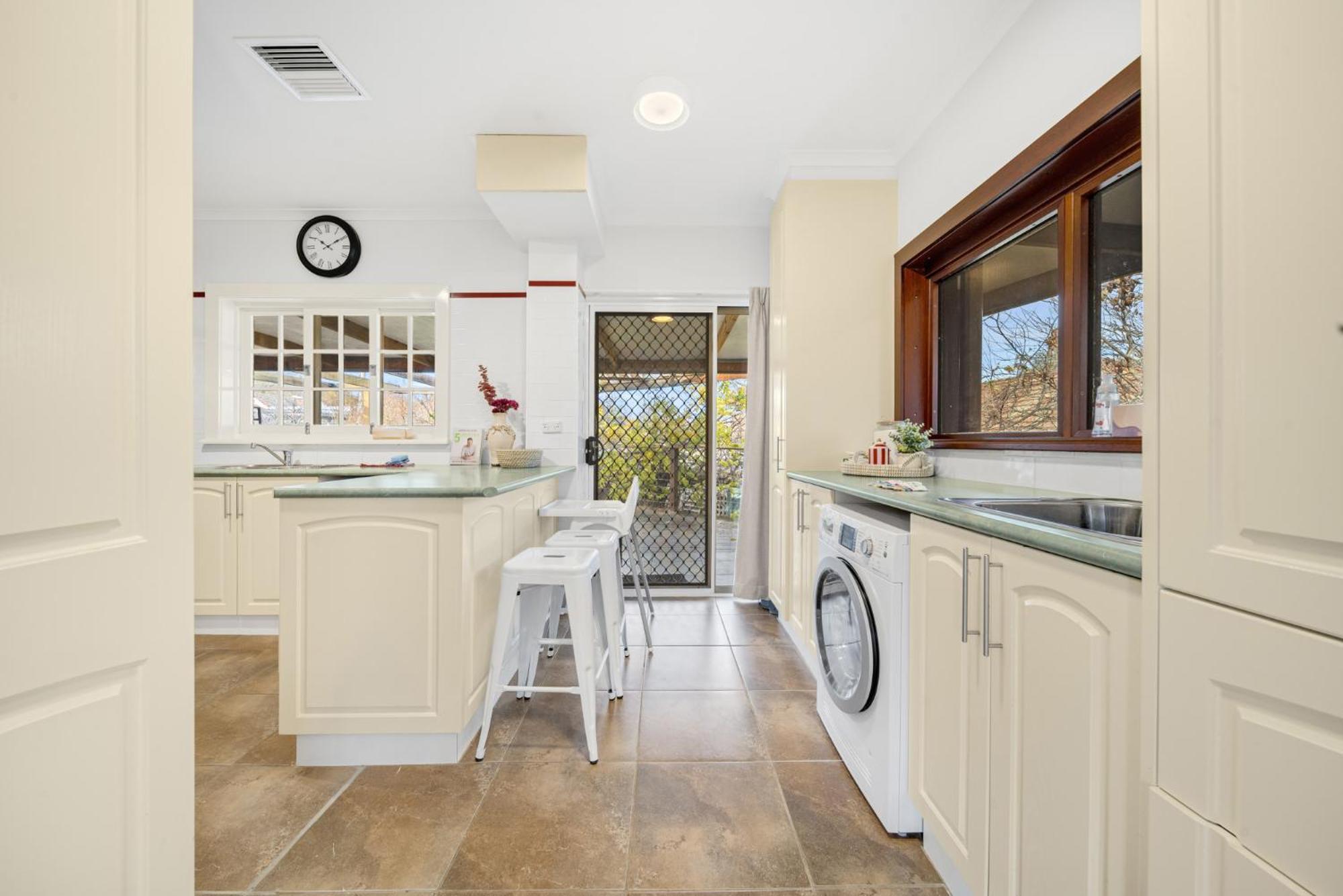 3-bed Family Haven With Garden & Bbq Area Holiday home *