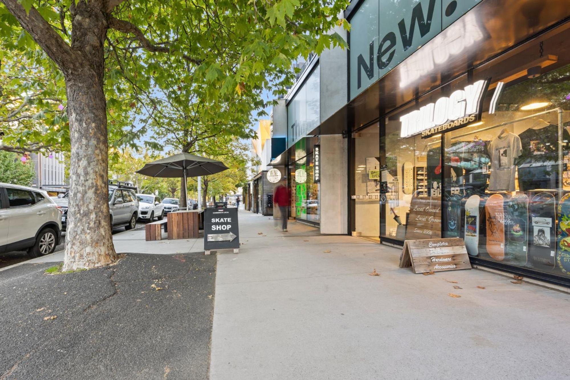 Elegant 2-bed Urban Retreat With Outdoor Dining *