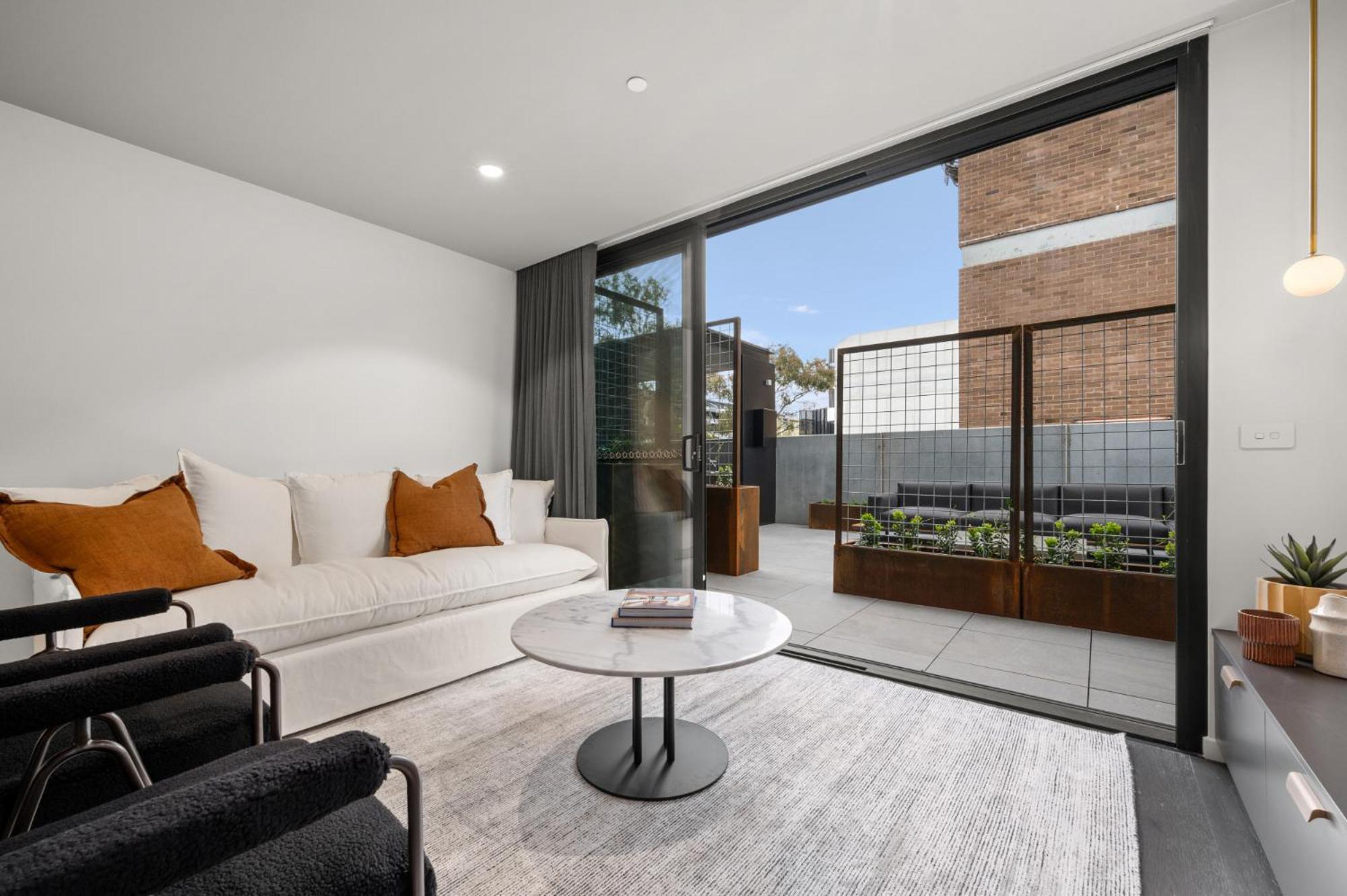 Sophisticated Inner-city 2-bed With Outdoor Dining