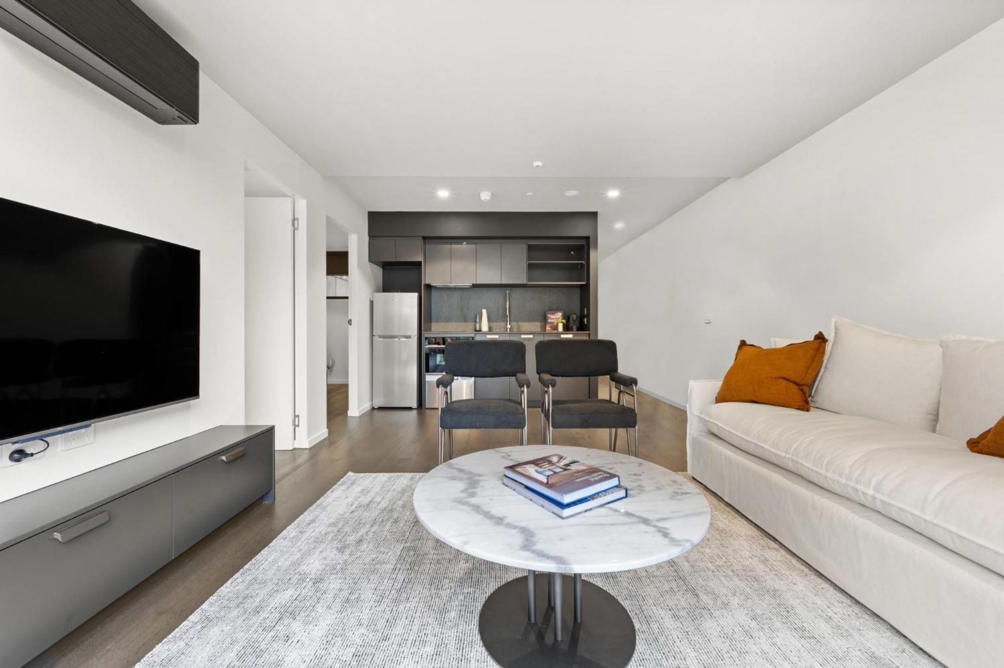 Sophisticated Inner-city 2-bed With Outdoor Dining Apartamento
