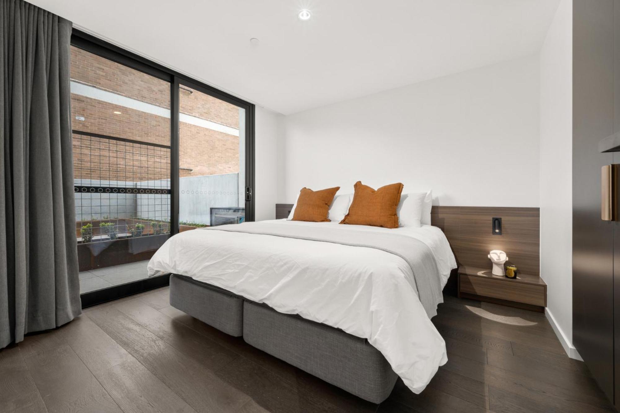 Sophisticated Inner-city 2-bed With Outdoor Dining
