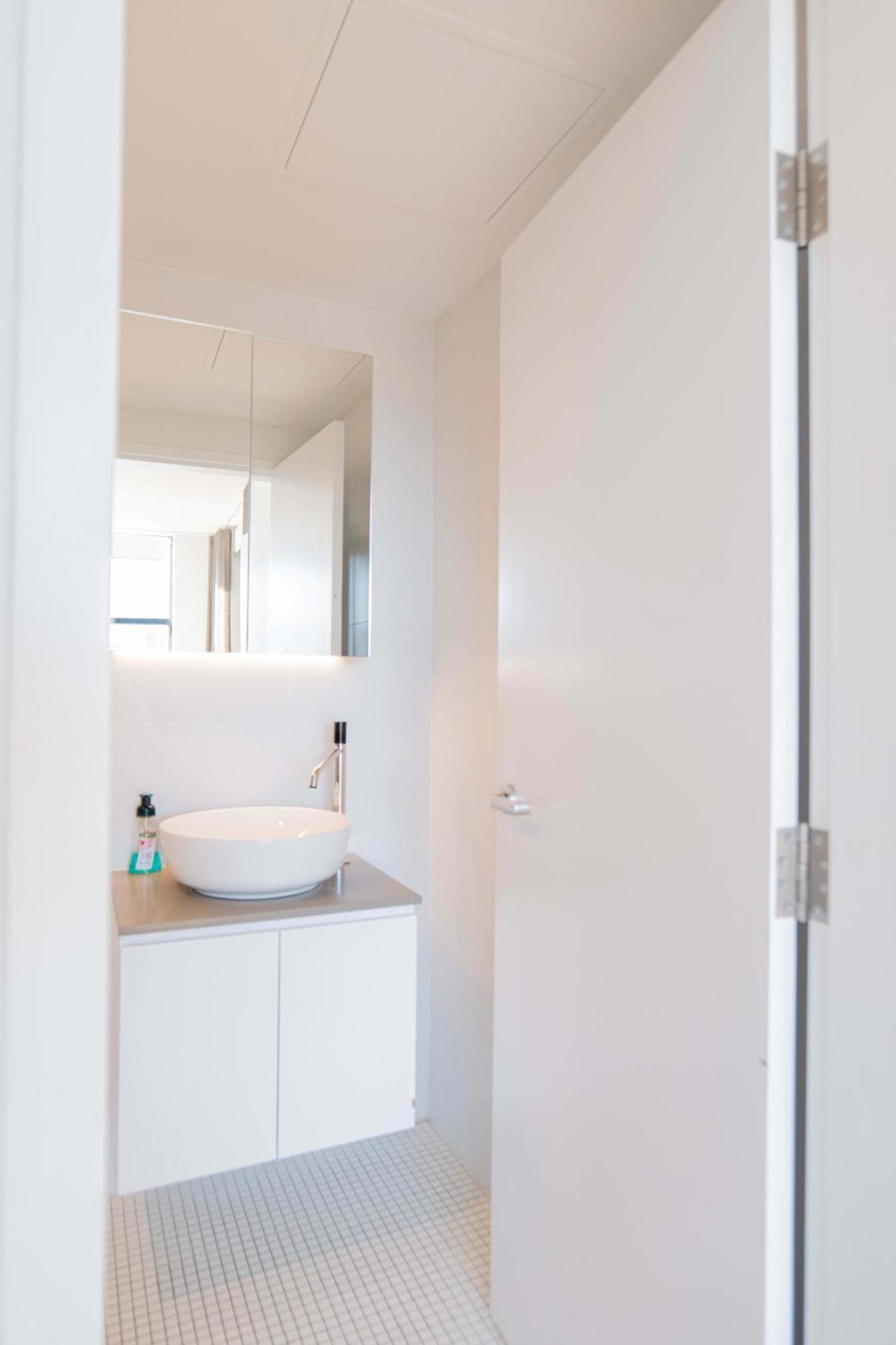 2 Bedroom 2 Bath 1 Car On Lonsdale Street *