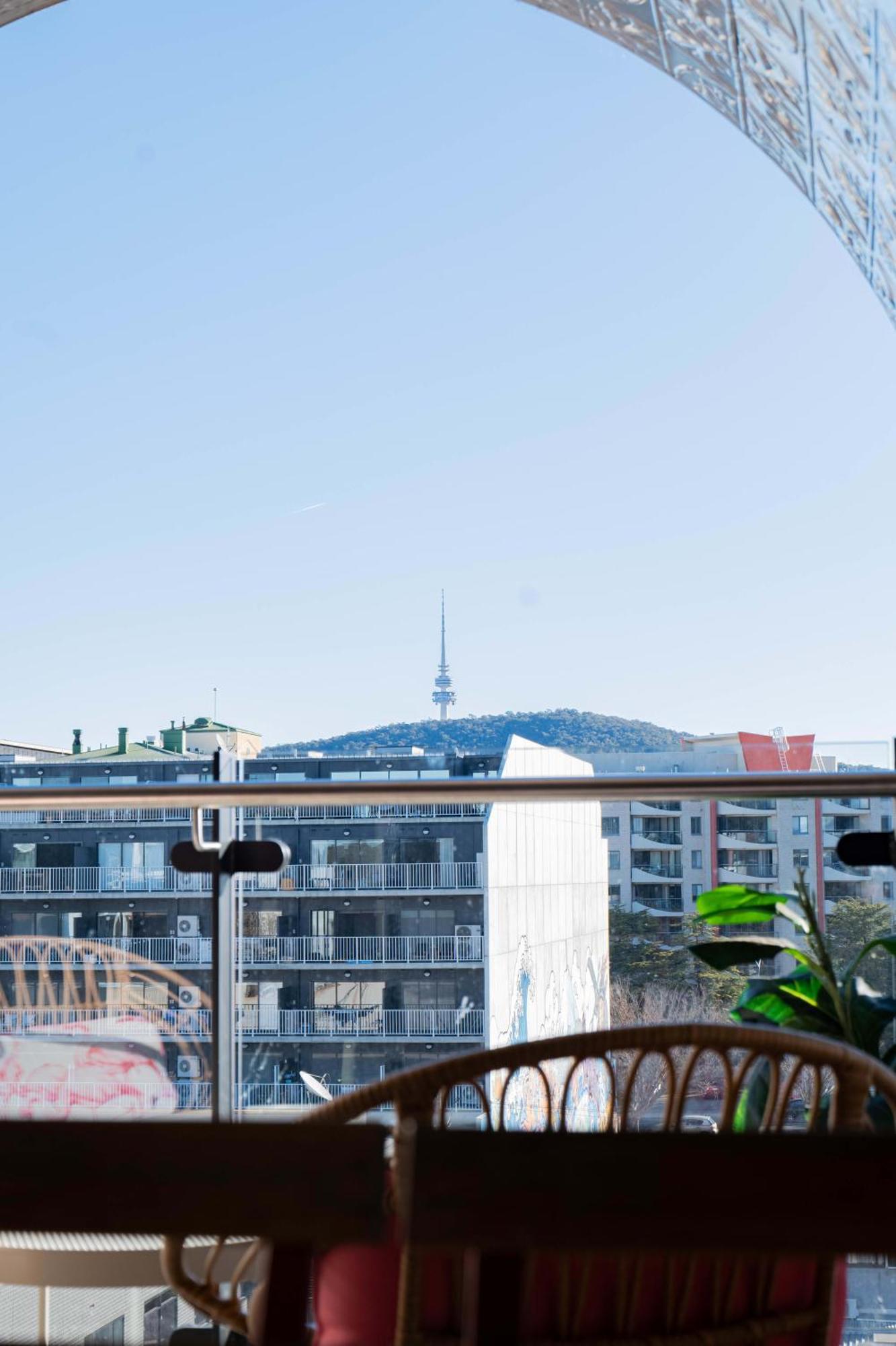 Apartment 2 Bedroom 2 Bath 1 Car On Lonsdale Street *
