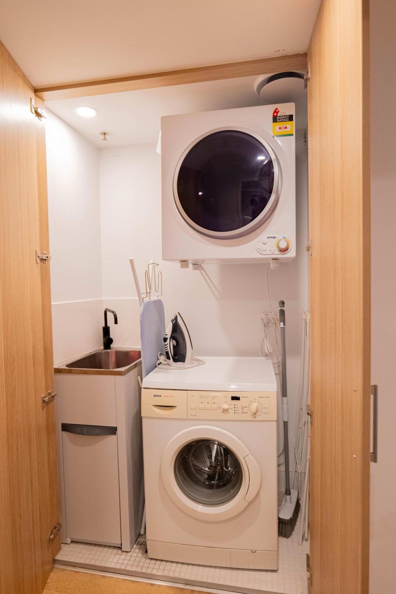 Apartment 2 Bedroom 2 Bath 1 Car On Lonsdale Street *