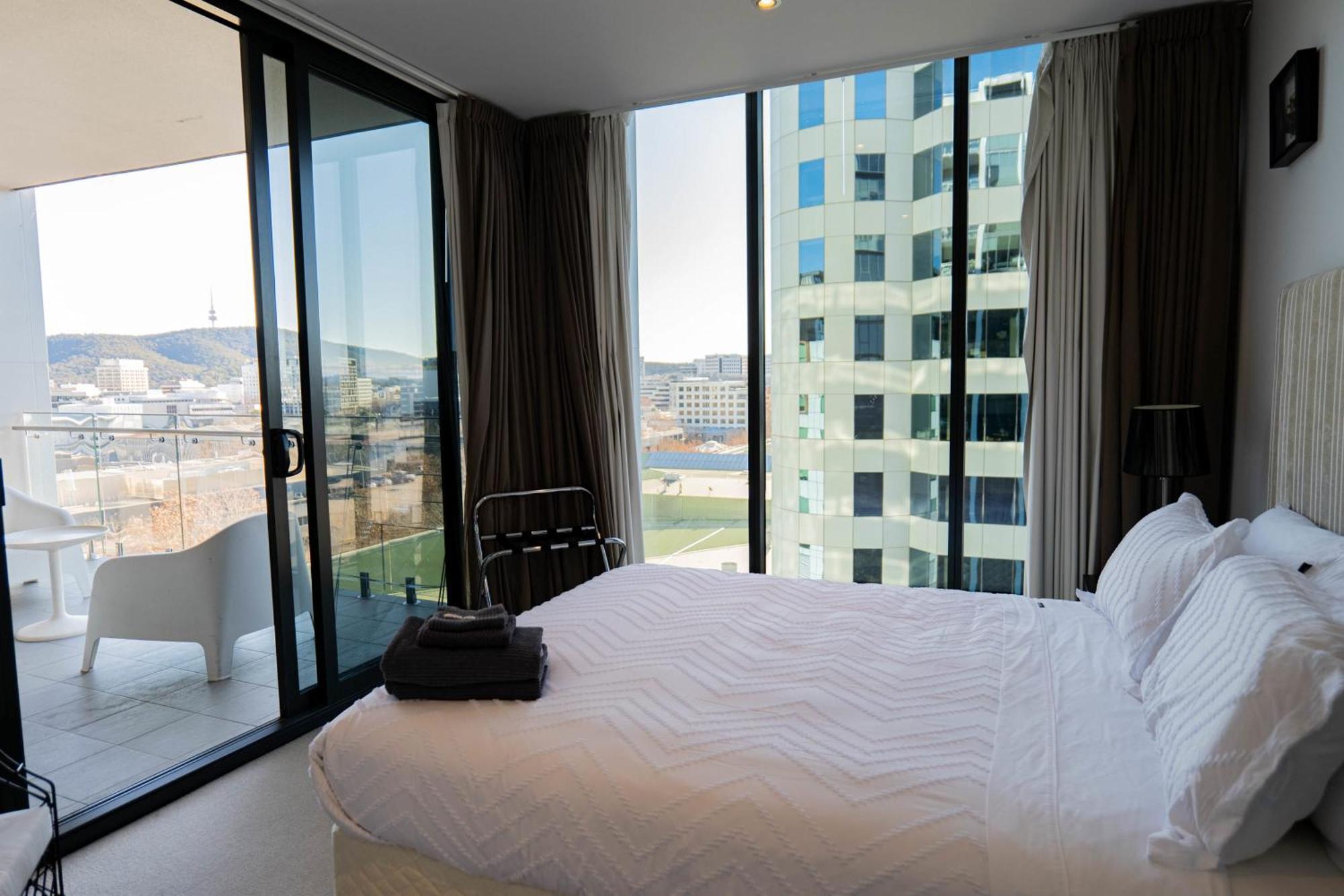 Manhattan - Cbd - Canberra