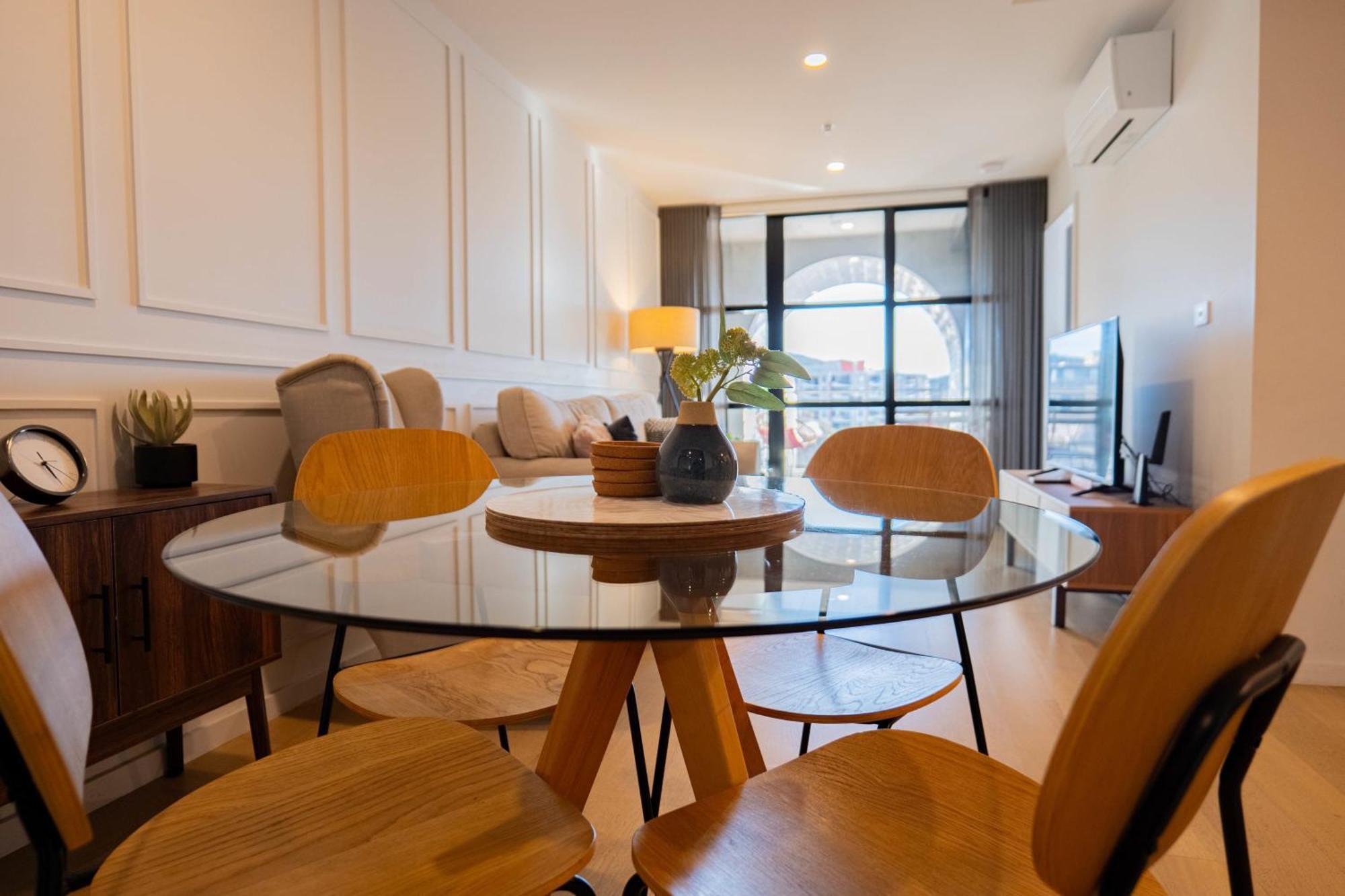 Apartment 2 Bedroom 2 Bath 1 Car On Lonsdale Street