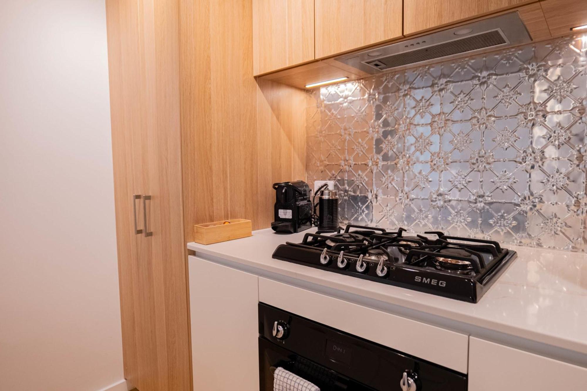 2 Bedroom 2 Bath 1 Car On Lonsdale Street * Canberra