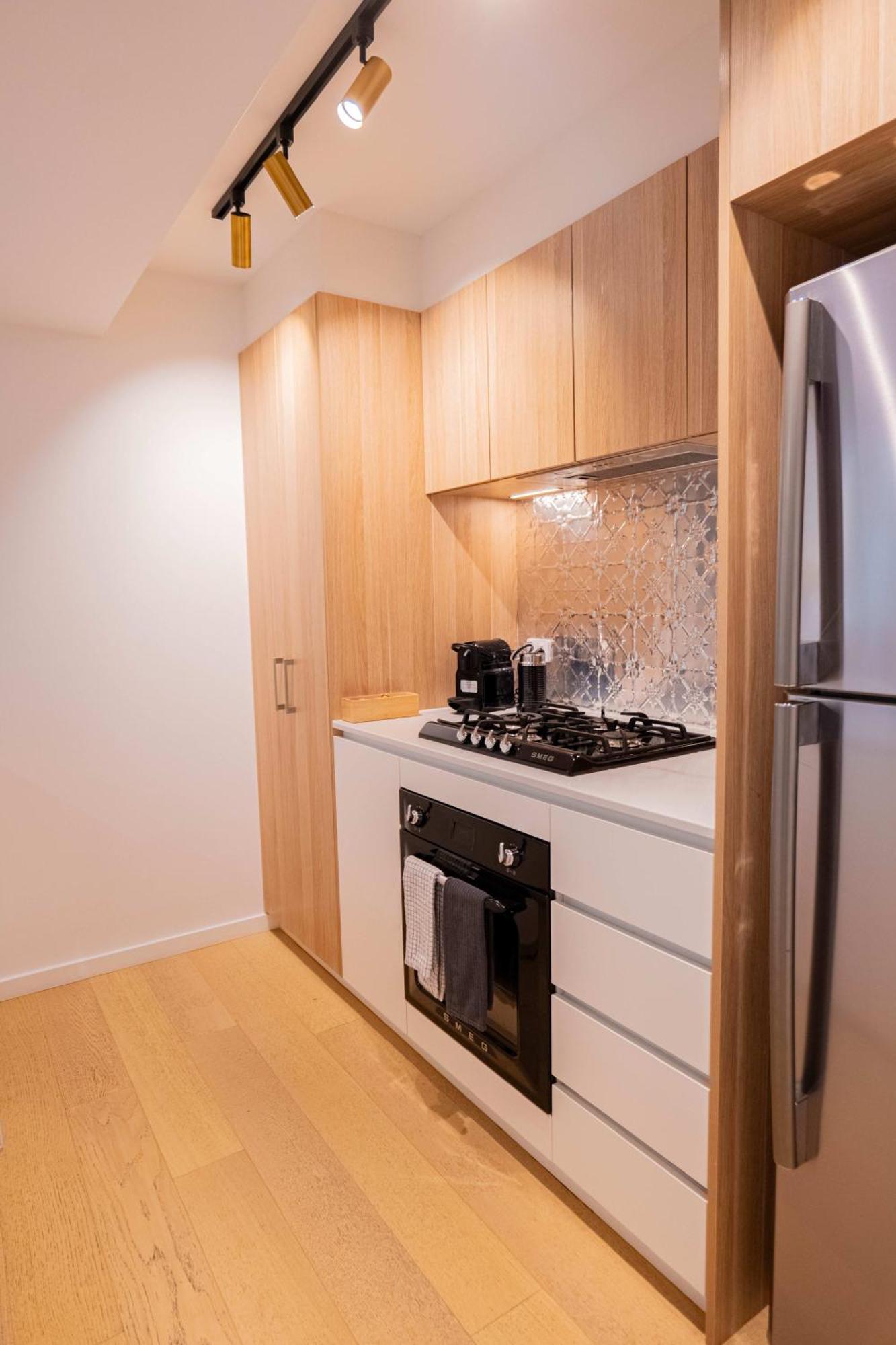 2 Bedroom 2 Bath 1 Car On Lonsdale Street Apartment