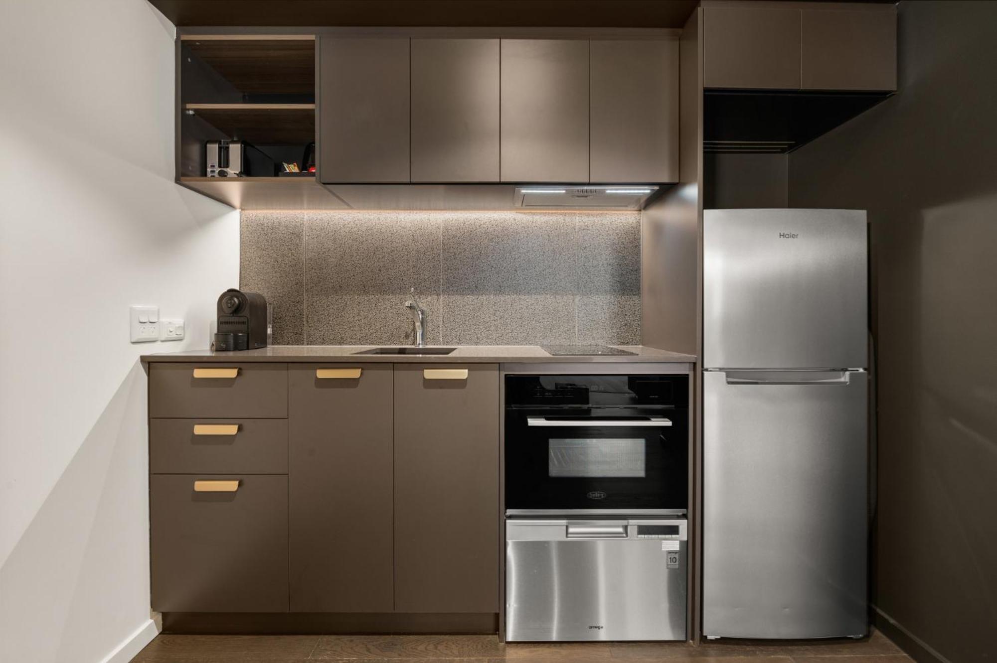 Apartment Spotless Braddon With Accessible Bathroom *