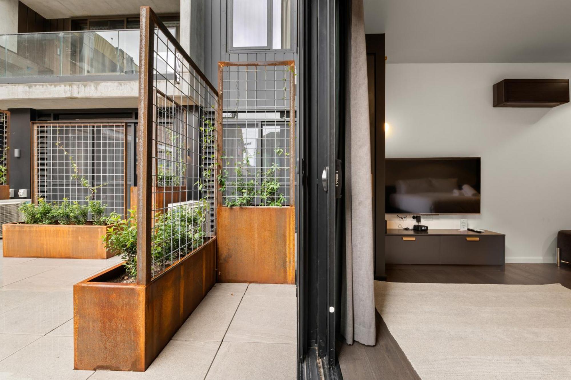 Spotless Braddon With Accessible Bathroom * Canberra
