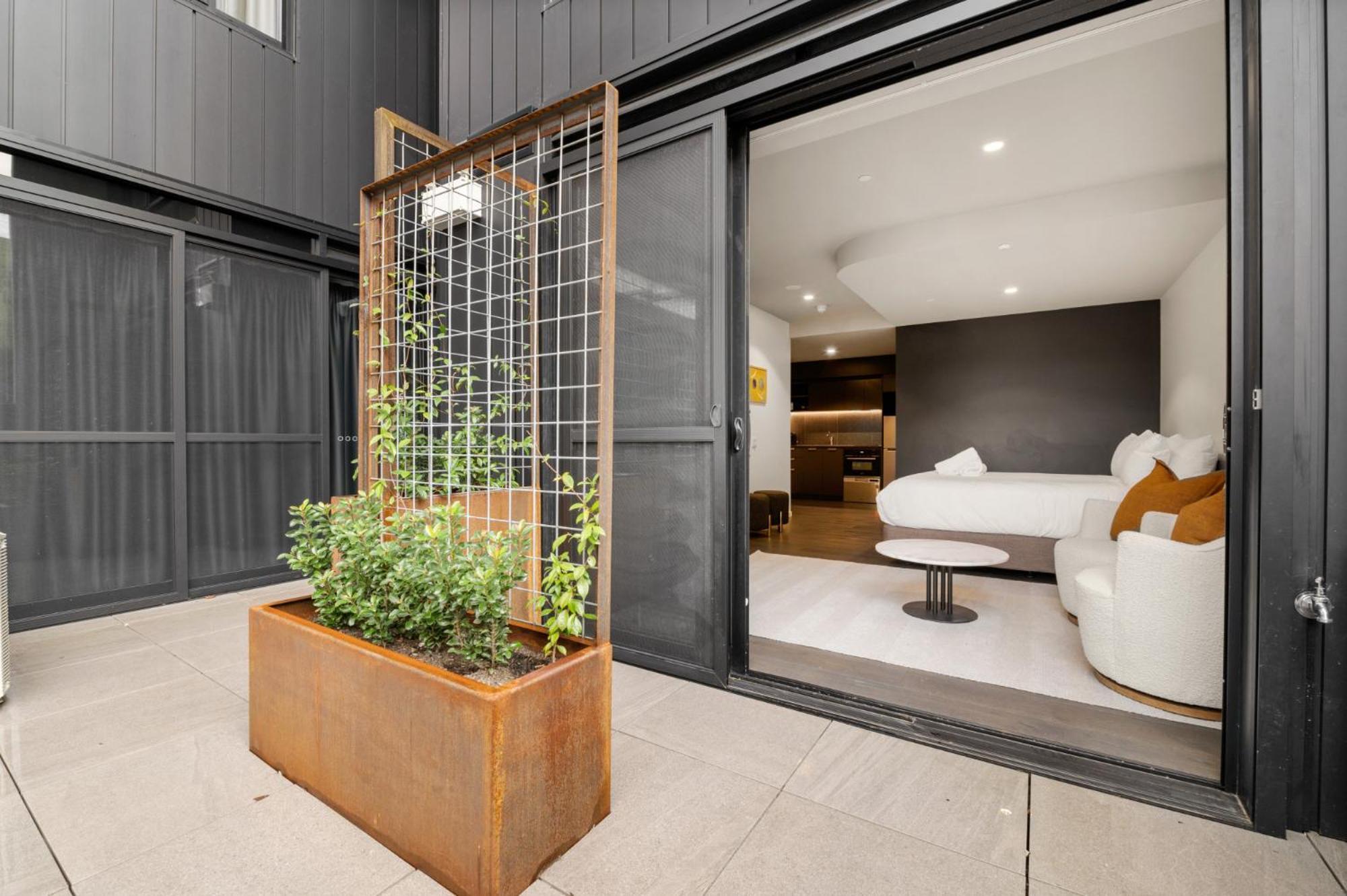 Apartment Spotless Braddon With Accessible Bathroom Canberra