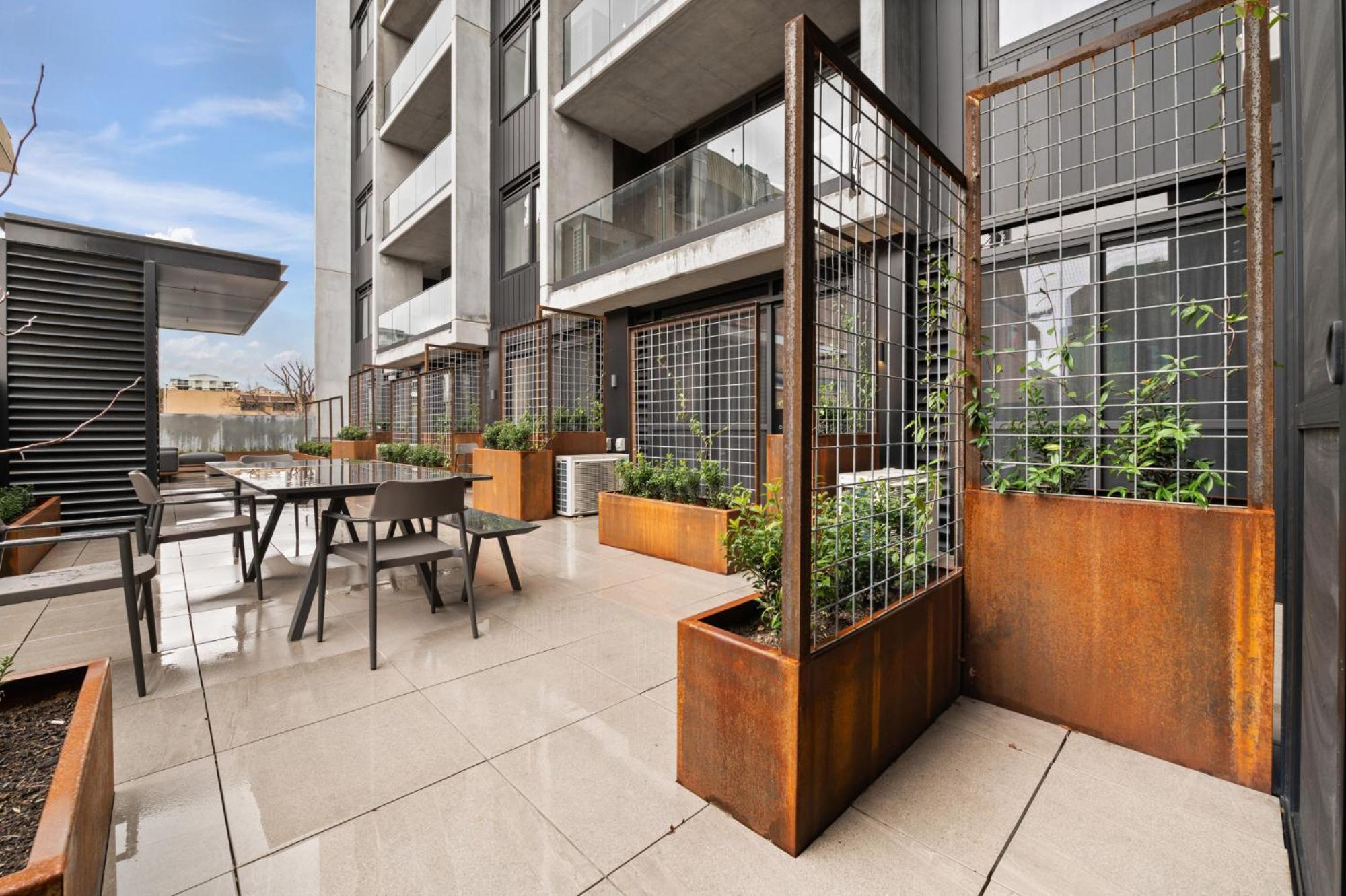 Apartment Spotless Braddon With Accessible Bathroom *
