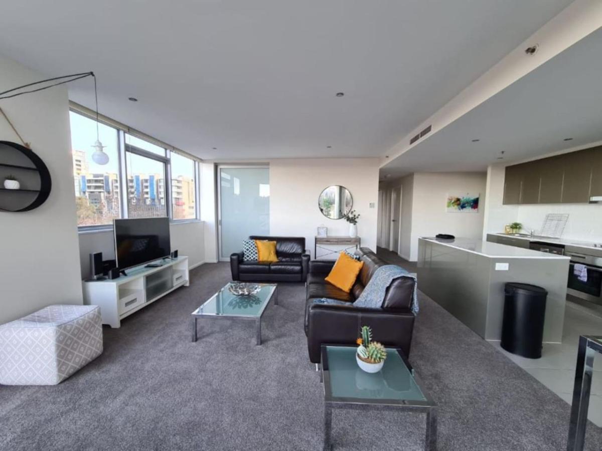 Grand 2br Between Anu And Canberra