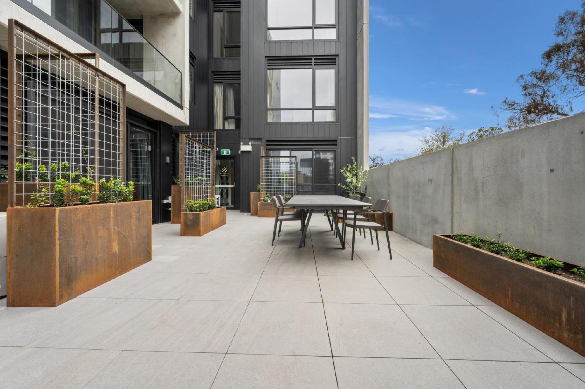 Bright In Braddon With Parking Apartment Canberra