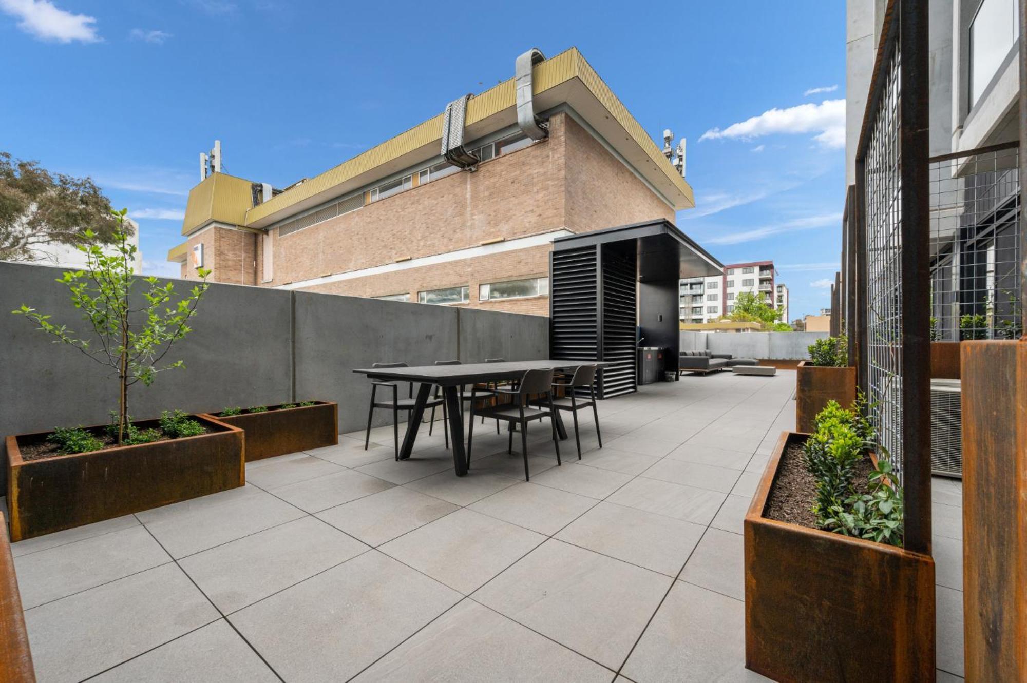 Apartment Bright In Braddon With Parking