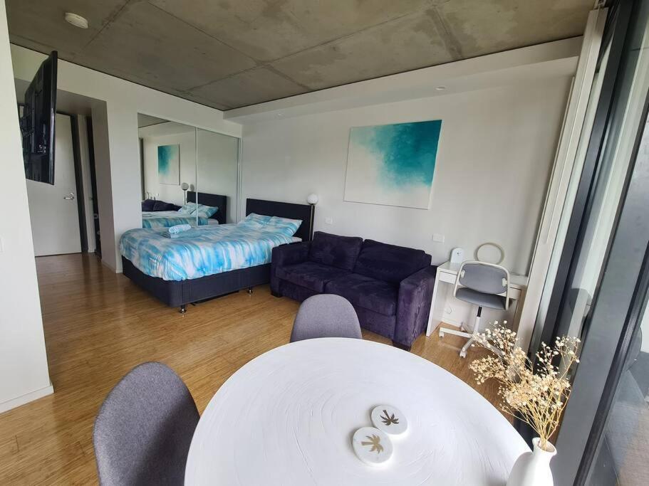 Stylish With Rooftop Pool, Minutes From And Anu Apartment *