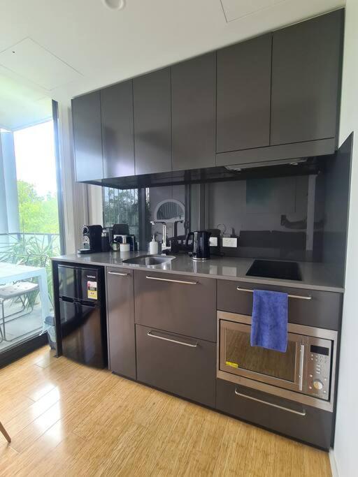 Apartment Stylish With Rooftop Pool, Minutes From And Anu