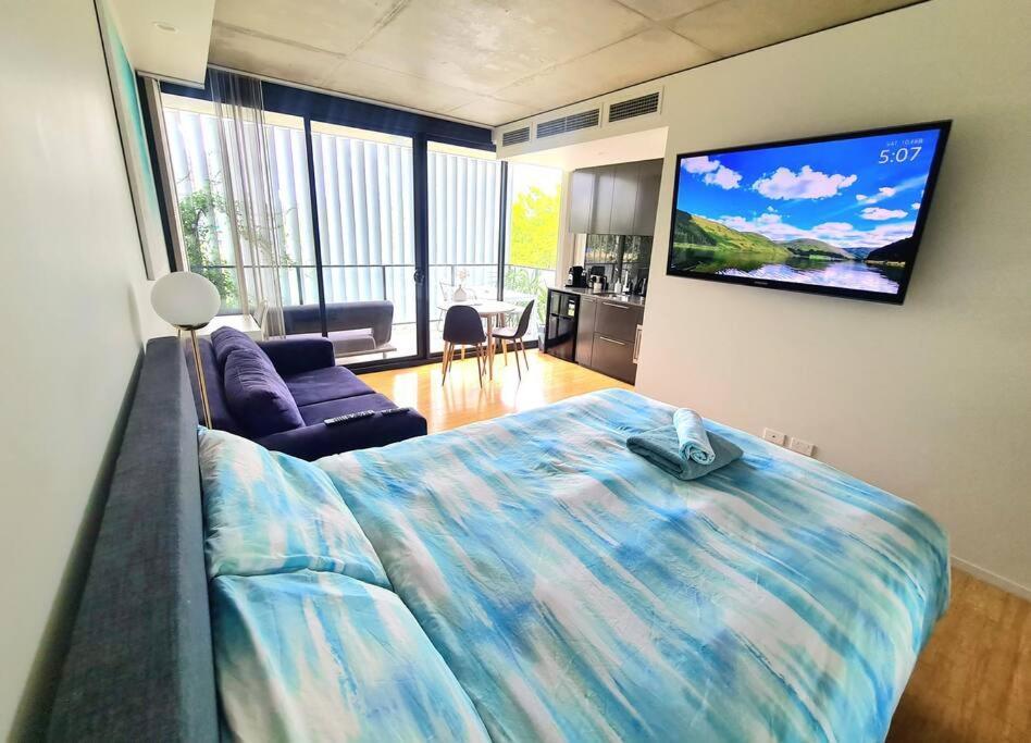 Stylish With Rooftop Pool, Minutes From And Anu Canberra