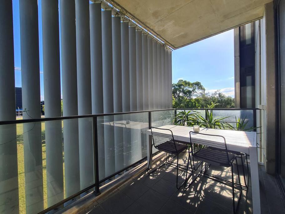 Stylish With Rooftop Pool, Minutes From And Anu Apartment *
