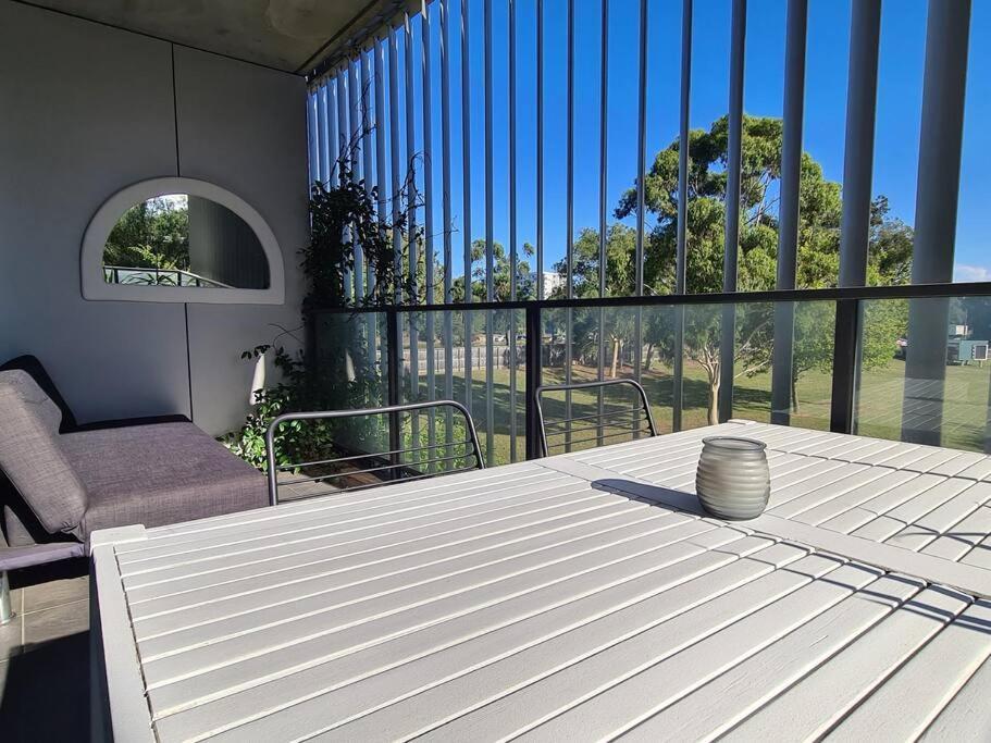 Stylish With Rooftop Pool, Minutes From And Anu Apartment *