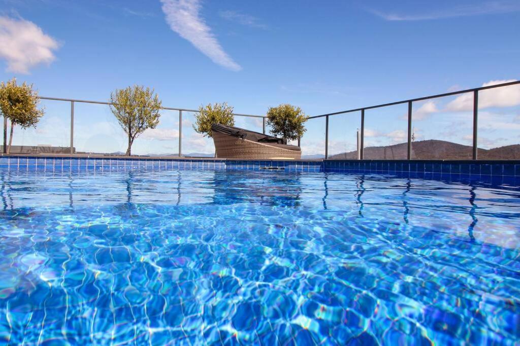 Apartment Stylish With Rooftop Pool, Minutes From And Anu Canberra