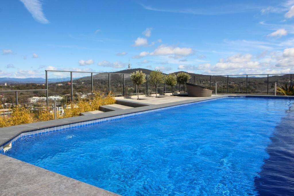 Apartment Stylish With Rooftop Pool, Minutes From And Anu *