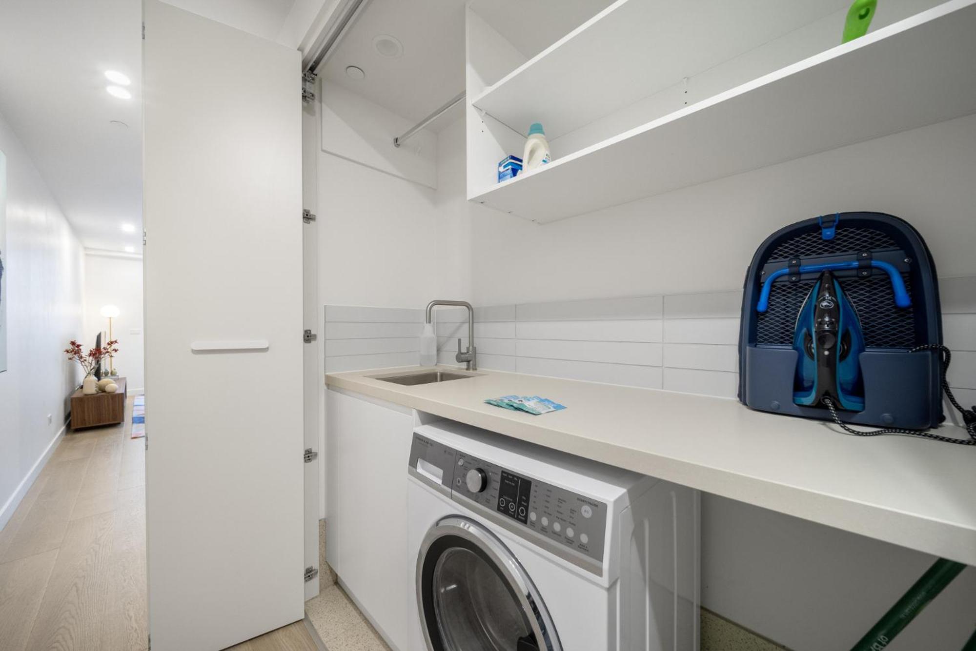 Sleek Inner-city 2-bed With Swimming Pool & Bbq *