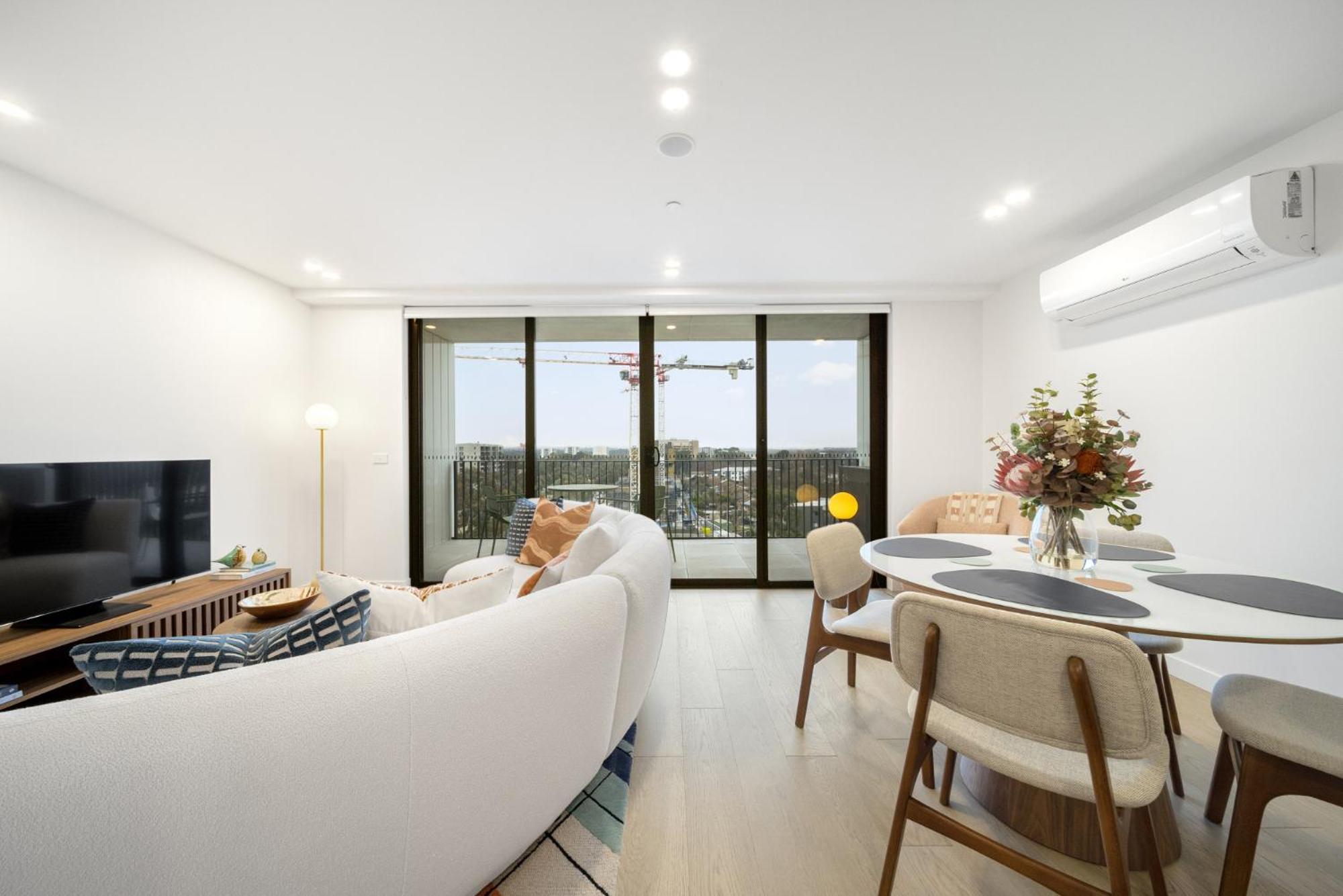 Apartment Sleek Inner-city 2-bed With Swimming Pool & Bbq Canberra