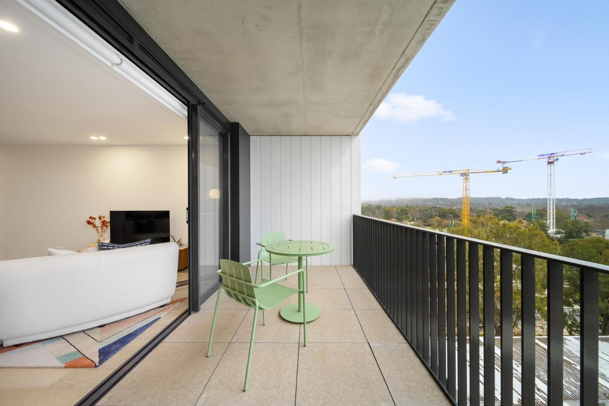 Sleek Inner-city 2-bed With Swimming Pool & Bbq Apartamento