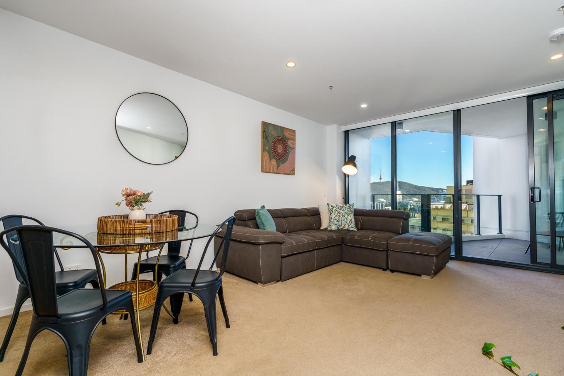 Contemporary 2br Retreat In The Heart Of Civic Apartment *