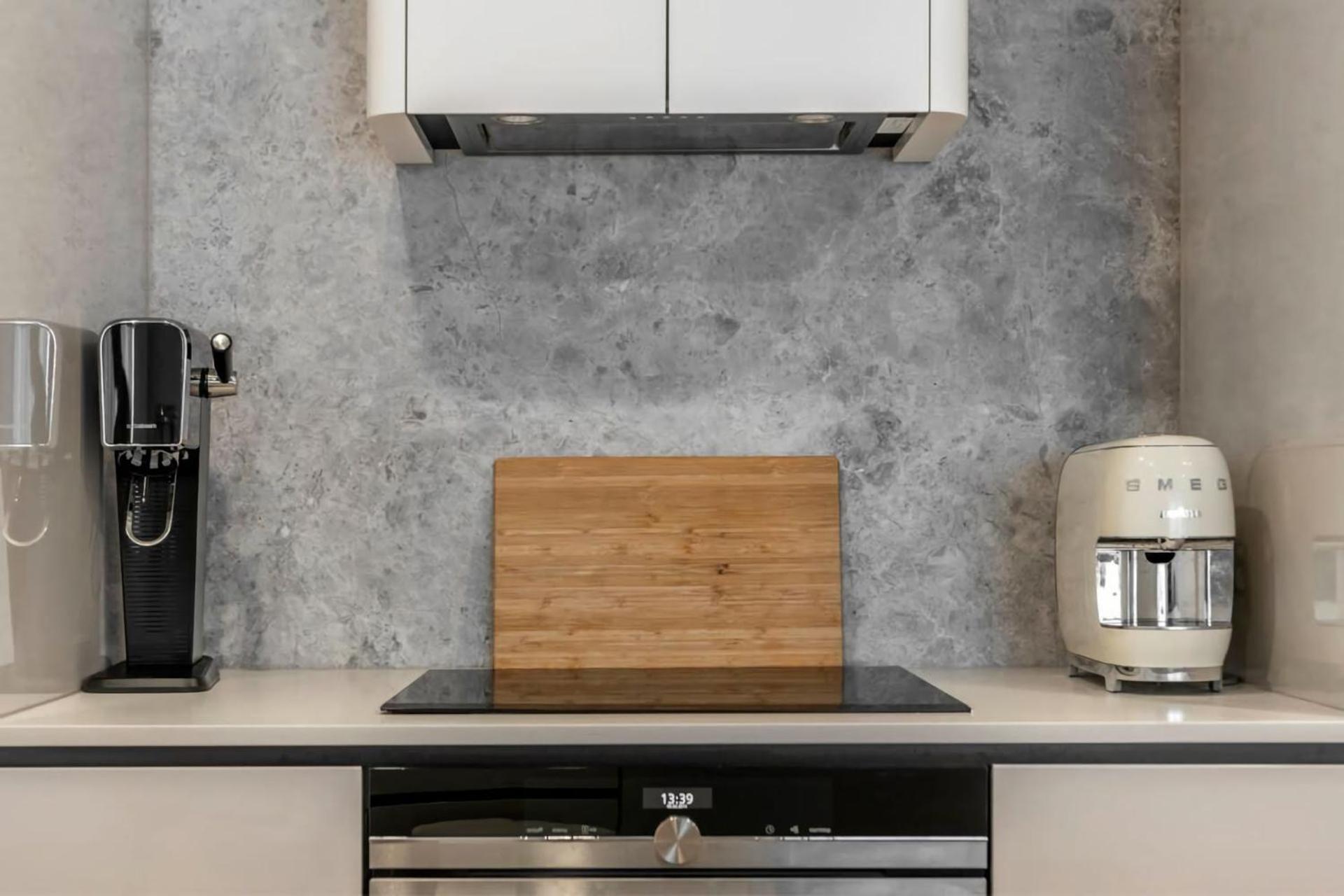 London Circuit Escape Apartment