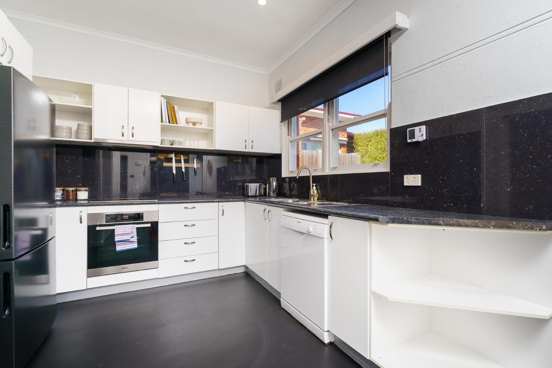 Tranquil 2br Near Lovers Lock And Shops Holiday home Canberra