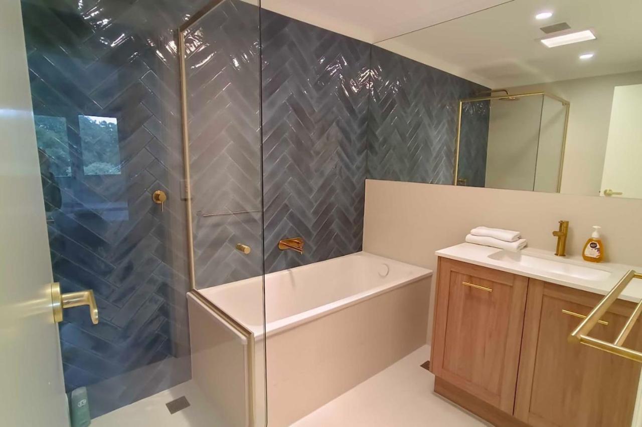 Spacious 2br Next To The * Camberra