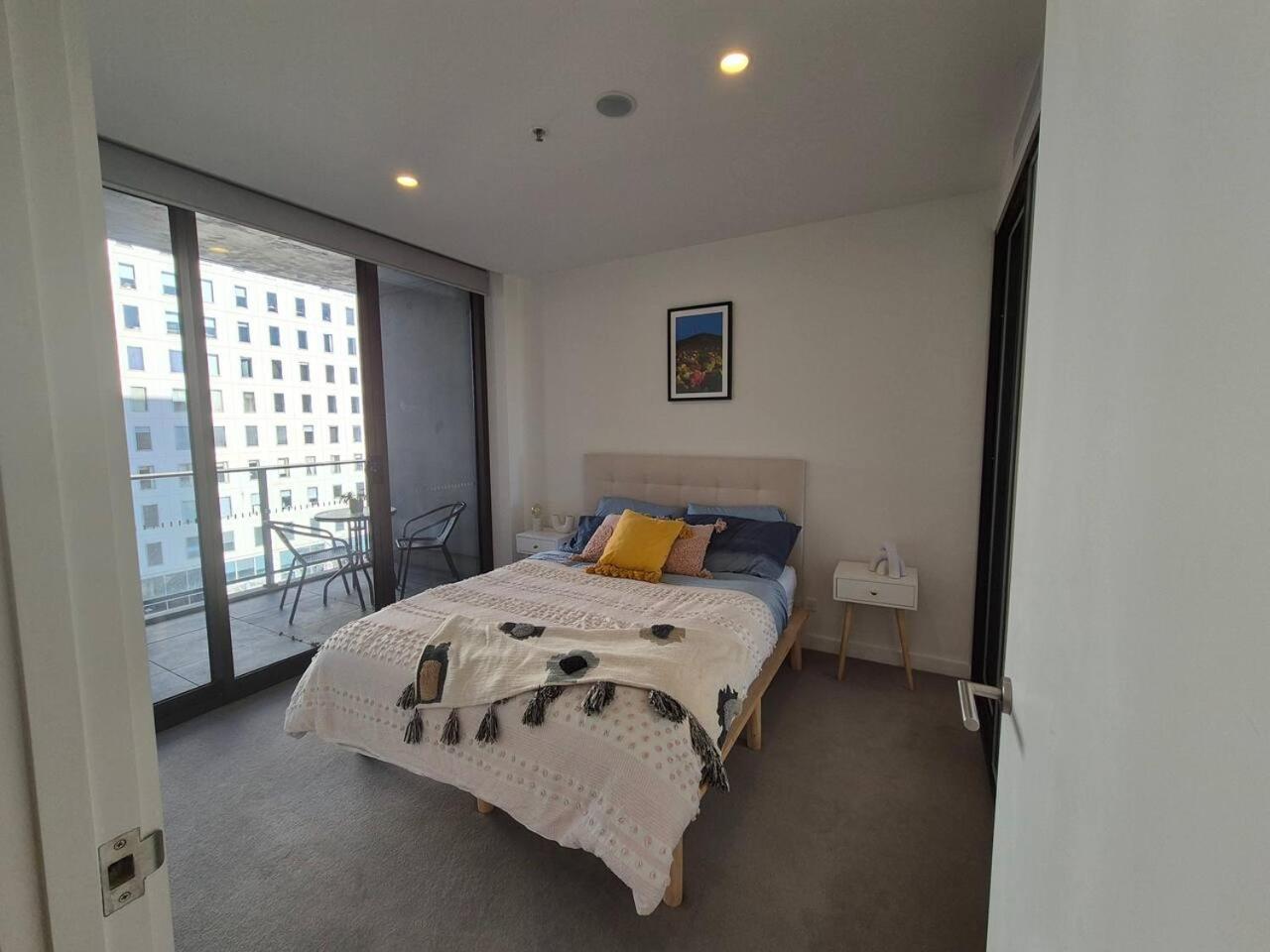 Modern Comfort In Canberra's Center * Canberra