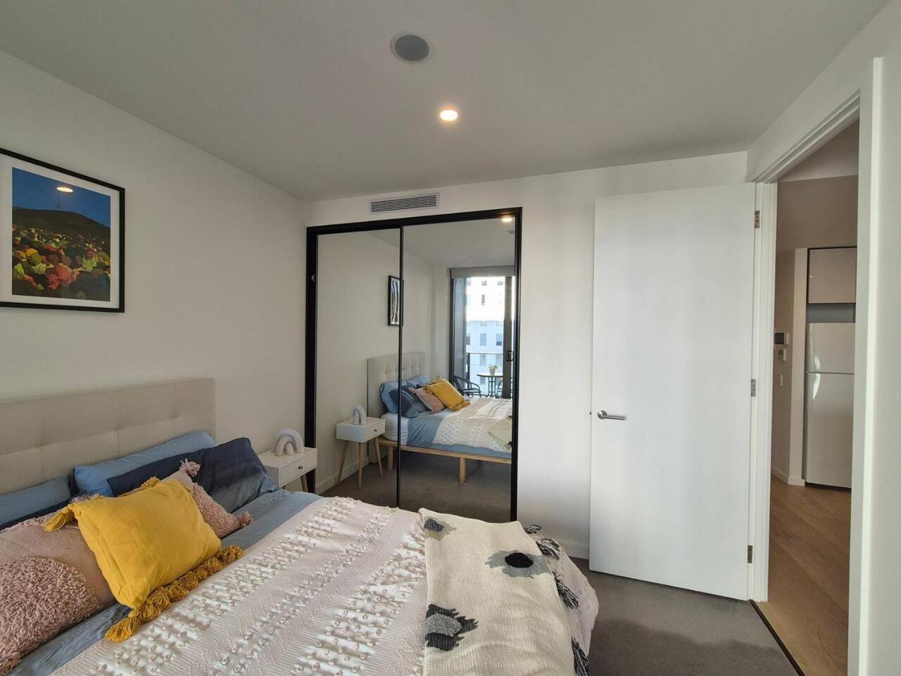 Apartment Modern Comfort In Canberra's Center *