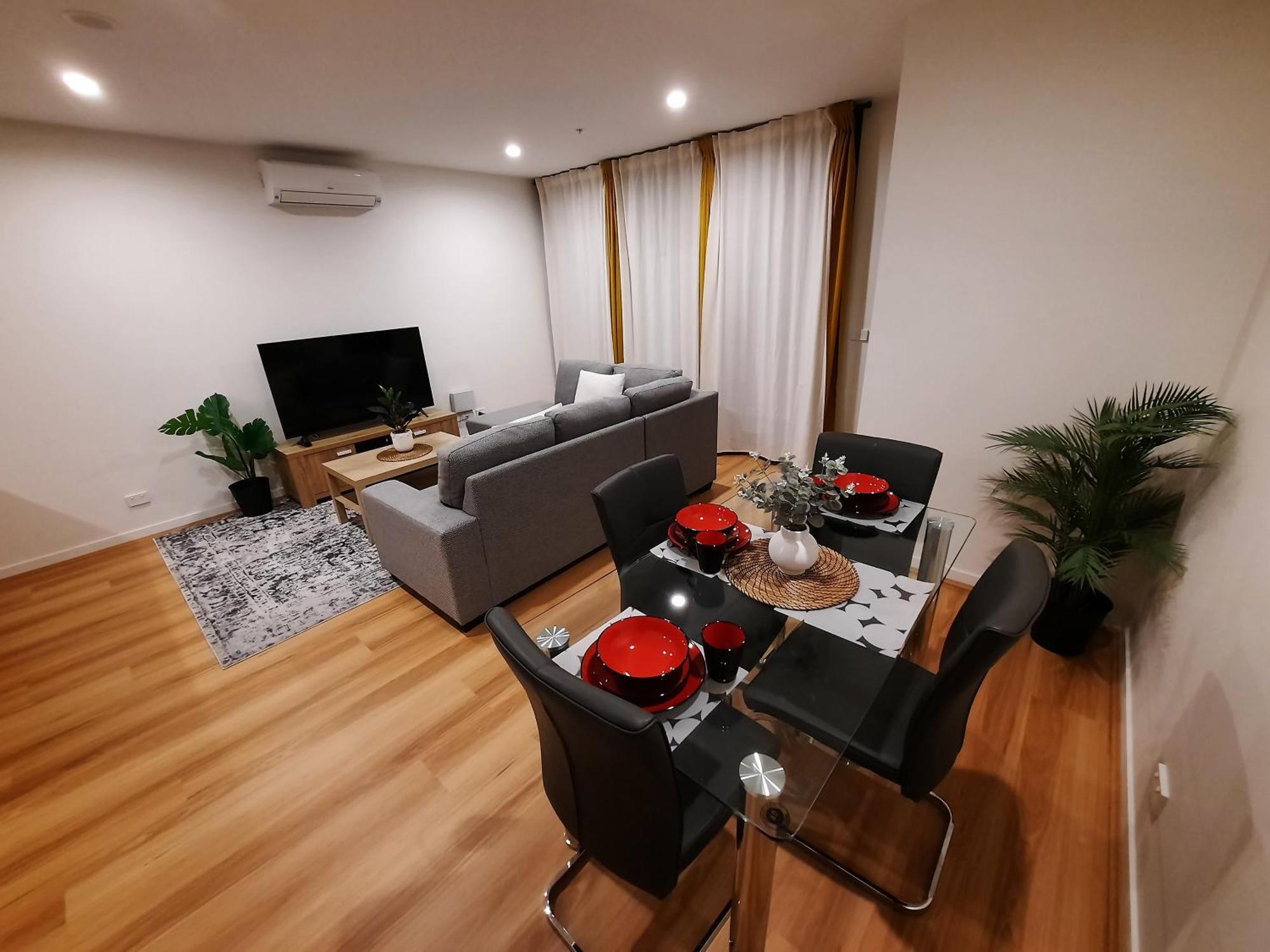Zmith - Brooke, Near Ais, Gio Stadium, Uc, & Nth - Hospital Apartment