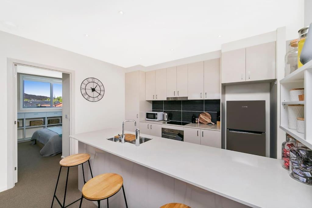 Apartment 3br Braddon Flat, 8 Mins Walk To Cbd *