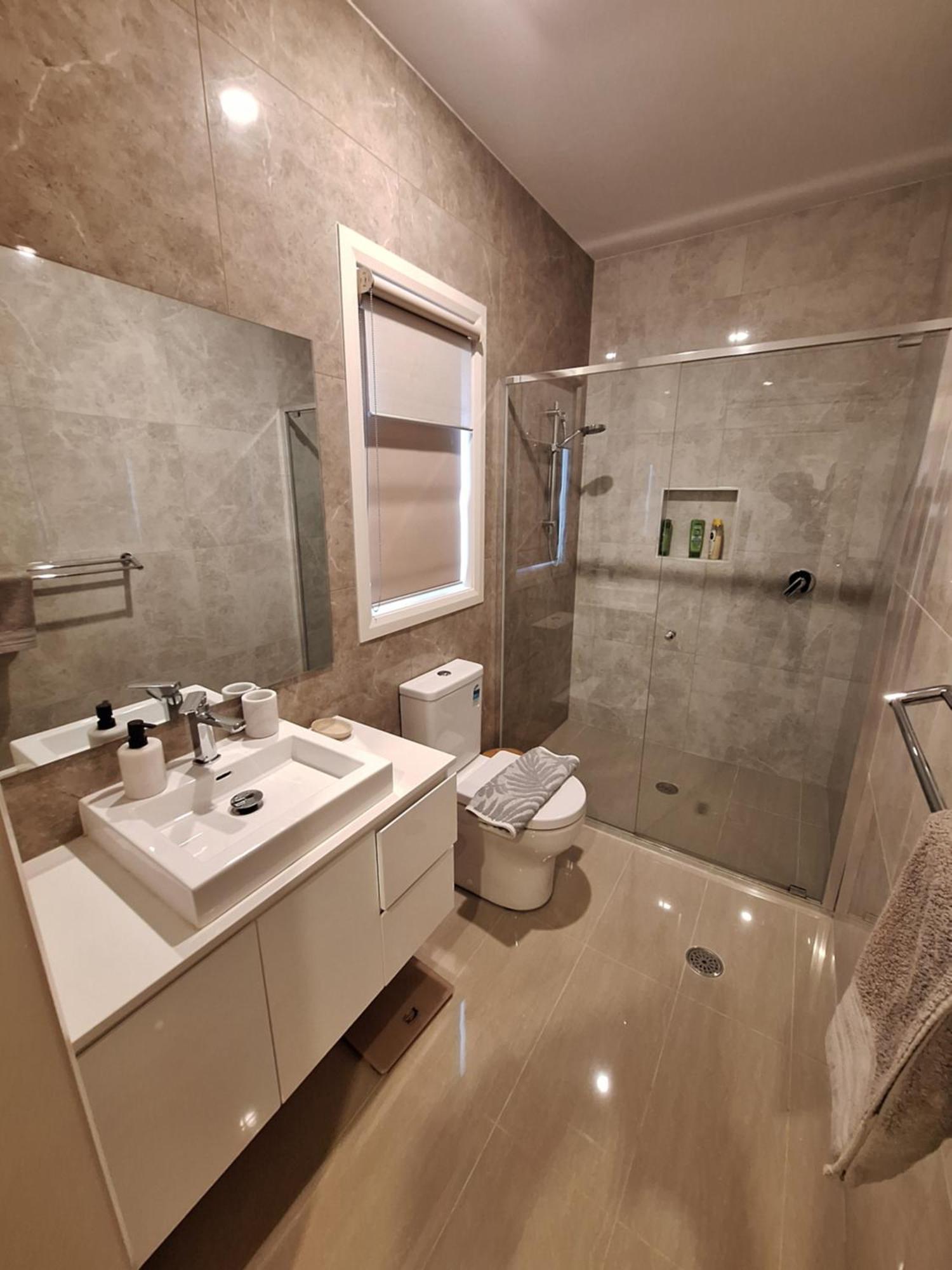 Serene Home-4 Bedroom Ensuite Guest house Canberra