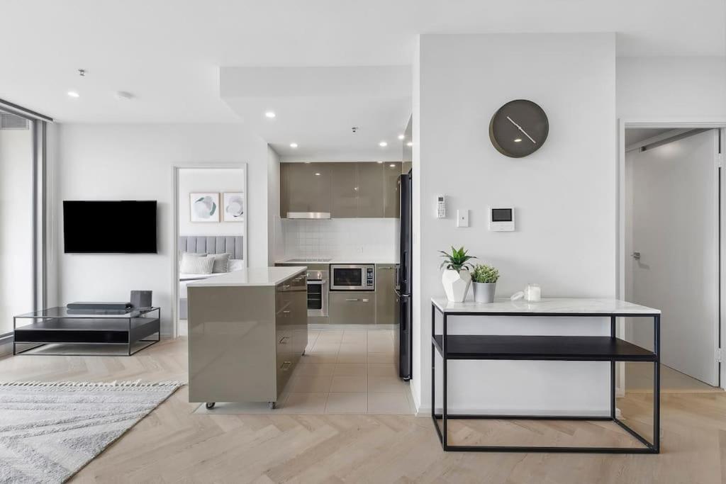 Modern Renovated Cbd Apartment