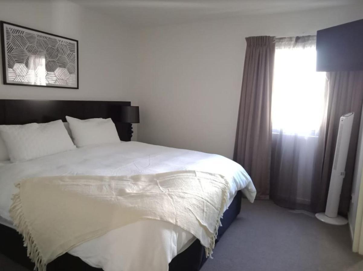 Modern 2br 2ba Close To Cbd Apartment *