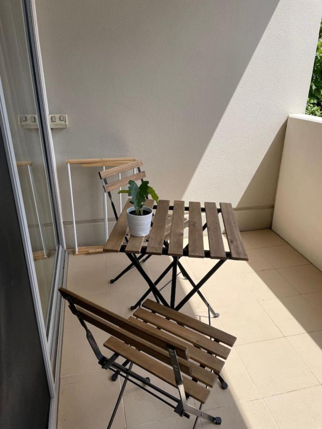 Modern 2br 2ba Close To Cbd Apartment