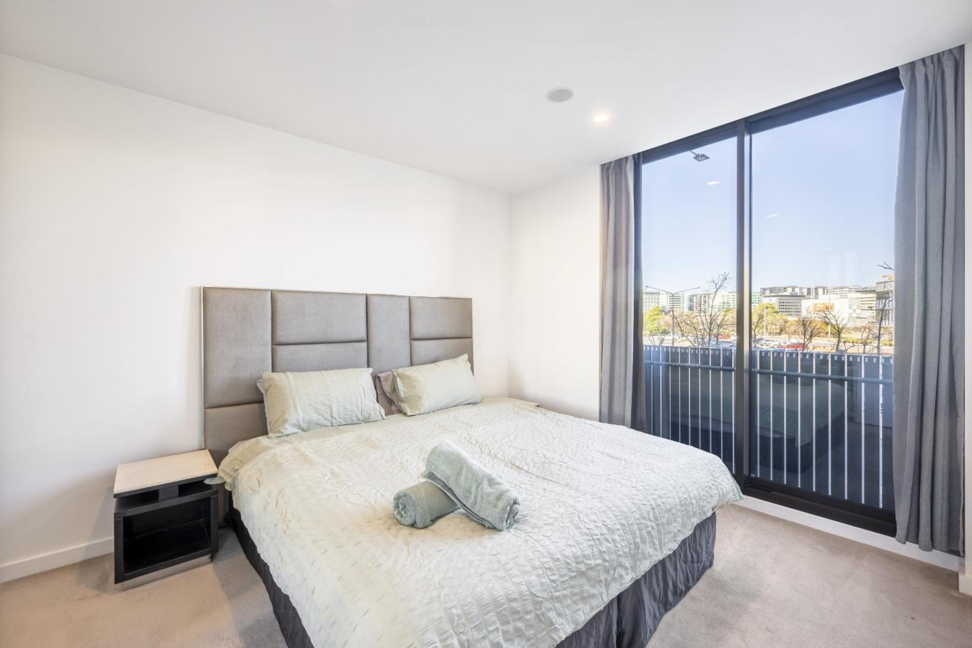 Located 2 Bedroom In With Parking