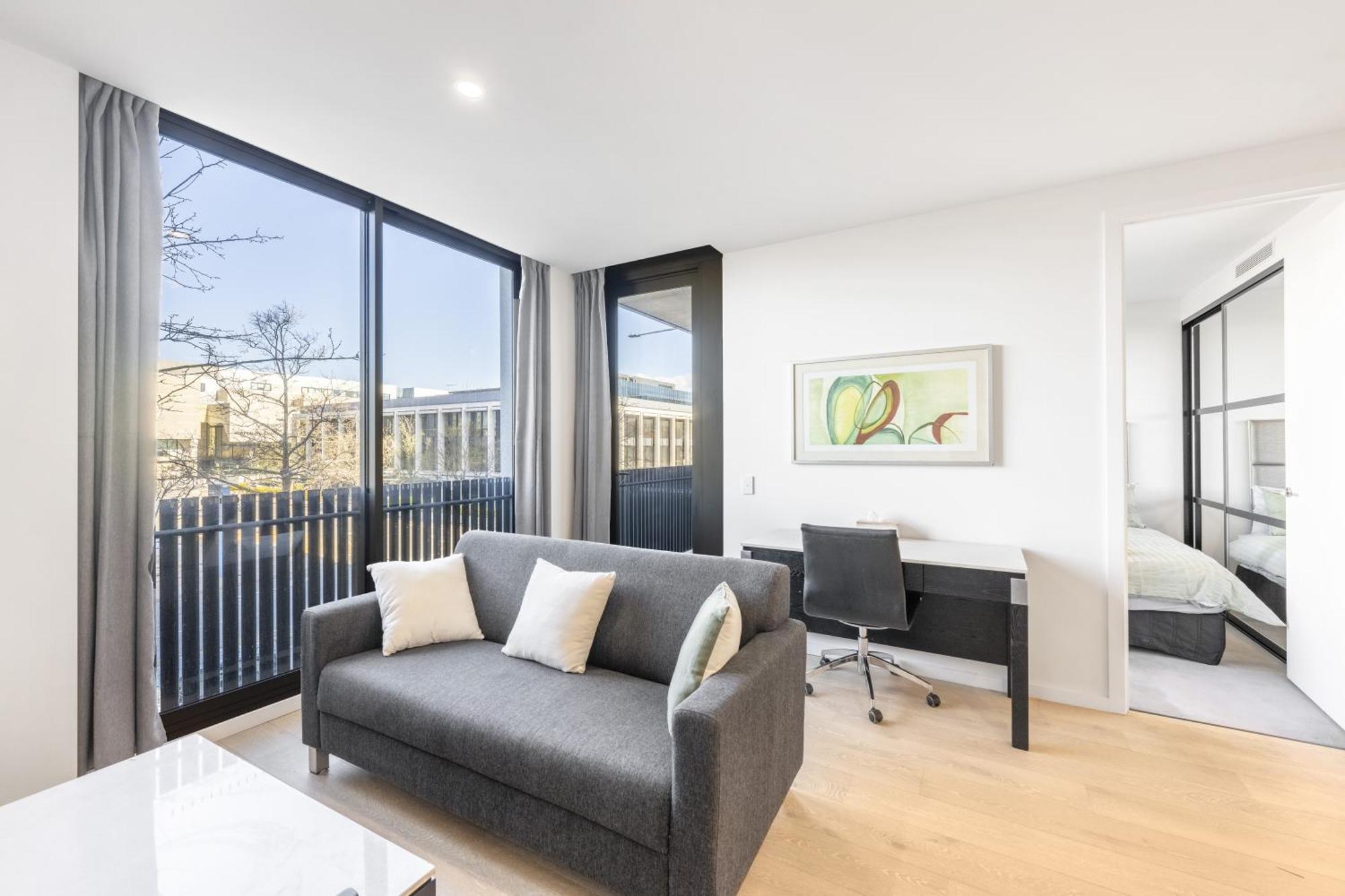 Located 2 Bedroom In With Parking Canberra