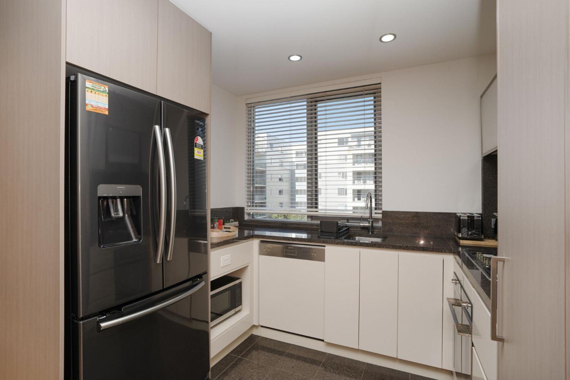 Modern 1-bed Unit With Pool Views And Balcony * Camberra