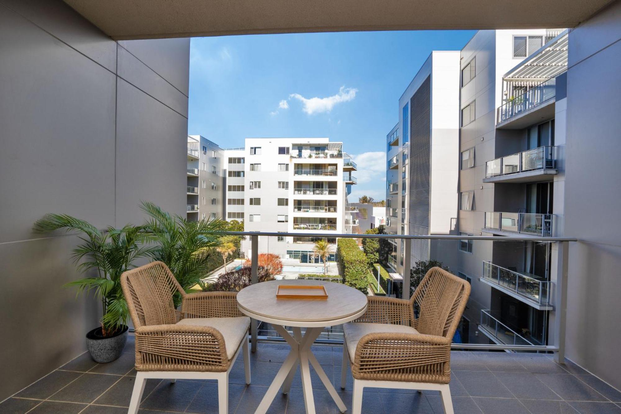 Apartamento Modern 1-bed Unit With Pool Views And Balcony *