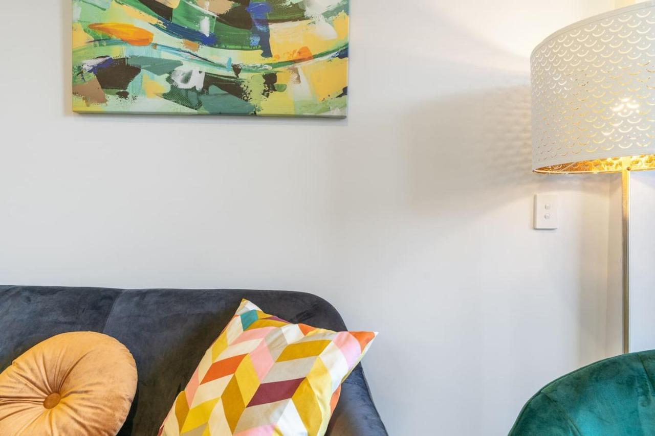 Parliamentary Triangle 1br Apartment *