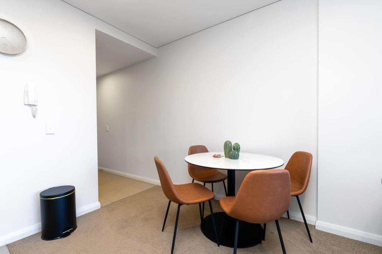 Parliamentary Triangle 1br *