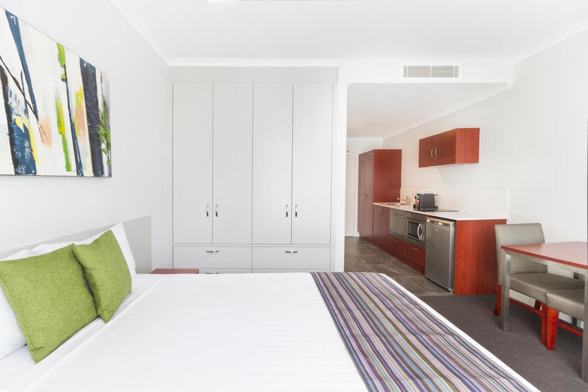 Abode Narrabundah 4* Camberra