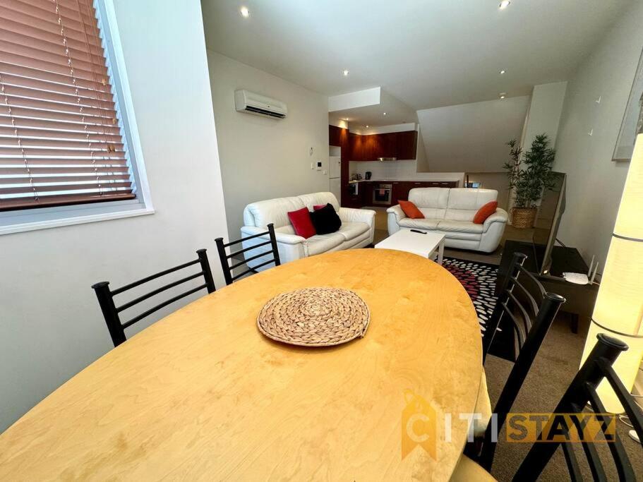 Apartment Pretty Penthouse - Close To Anu *